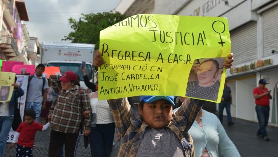 Familiares y amigos de Miriam Iranís Vásquez Herrera, de 20 años, elemento de la Fuerza Civil de la Secretaría de Seguridad Pública, protestaron frente a las instalaciones de esa dependencia, en Xalapa. Denunciaron que Miriam Iranís ya lleva un mes desaparecida, desde el pasado 30 de mayo, cuando fue vista por última vez en Cardel. 