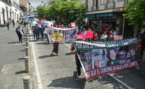  Piden justicia el secretario de Seguridad, Cuauhtémoc Bonilla, y ser atendidos por el gobernador Cuitláhuac García Jiménez.
