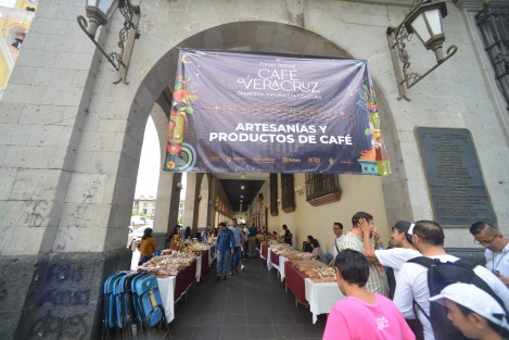 Listos los stands del Primer Festival del Café, el cual se realizará este fin de semana en varios comercios y el centro de la ciudad de Xalapa.
