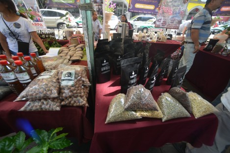 Listos los stands del Primer Festival del Café, el cual se realizará este fin de semana en varios comercios y el centro de la ciudad de Xalapa.
