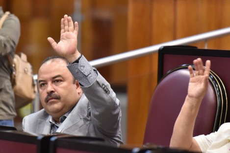 Plantea Diputado actualizar monto deducible para adquisición de vehículos nuevos. Actualmente, las inversiones en automóviles solo serían deducibles hasta por un monto de 175 mil pesos; busca Juan Enrique Santos Mendoza que sea incrementado a 315 mil pesos. 