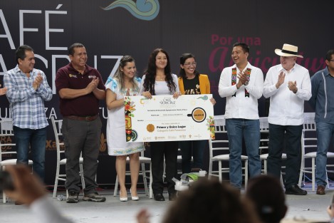 Previamente se dieron a conocer a los ganadores del premio Café Veracruz 2023, en la categoría Arábiga: el primer lugar lo obtuvo Julián Grajales, en segundo, Herminio García García, y tercero, Rosita Mística Sampieri; mientras que el premio Café Femenino fue para Nubia Campos Xochicale. 

 