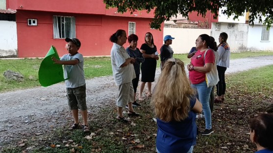 Vecinos de la primera sección de Lomas Verdes, se manifiestan por la tala de árboles del área verde que está paralelo al circuito Loma Alta en el fraccionamiento Lomas Verdes.