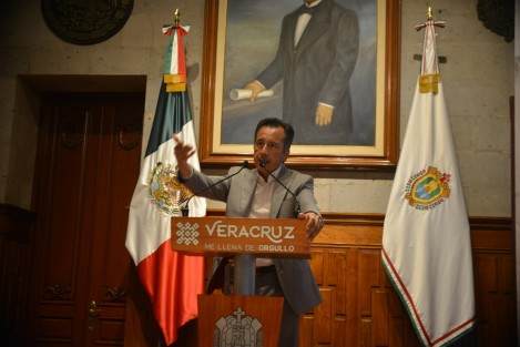 Gracias al trabajo de las fuerzas del orden que integran la Coordinación Estatal para la Construcción de la Paz, Veracruz registra 50.41 por ciento menos homicidios dolosos, comparando 2017 con 2022; es decir, mil 722 casos contra 854, informó en conferencia de prensa el gobernador Cuitláhuac García Jiménez.