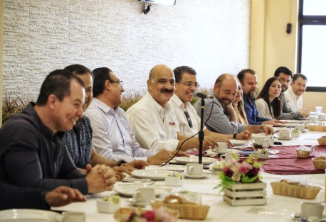 En el encuentro, el Edil expuso que con una política de puertas abiertas, esta Administración atiende y escucha a todos los sectores sociales sin distingo, pues todas las voces y planteamientos son atendidos.