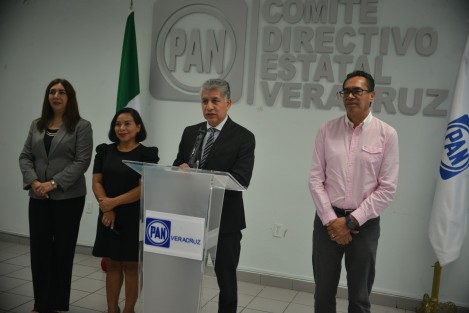Panistas dedicaron su conferencia de prensa este lunes a descalificar la construcción de la refinería de Dos Bocas, cuyo costo será de aproximadamente 16 mil millones de dólares, casi el doble de lo que dijeron con anterioridad. 