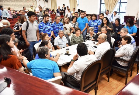 Con el fin de atender y resolver los problemas de la comunidad a partir del diálogo, la mediación y concertación, este lunes el presidente municipal Ricardo Ahued Bardahuil encabezó una jornada de audiencias ciudadanas en la Sala de Cabildo de Palacio Municipal.