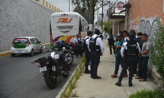 Un grupo de 15 migrantes (13 hombres y 2 mujeres) fue interceptado por policías de Seguridad Pública en la avenida Miguel Alemán, de Xalapa, cuando viajaban a bordo de un autobús de pasajeros. De acuerdo a los primeros reportes, se trata de un grupo que vendría del puerto de Veracruz con rumbo al estado de Puebla. 