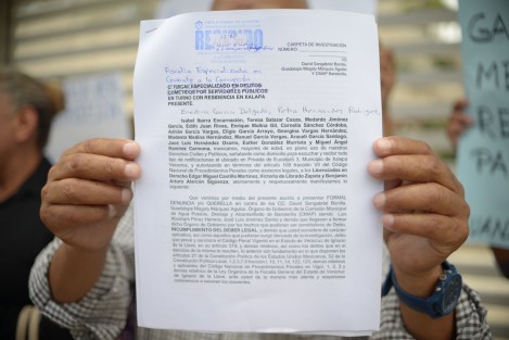 Un grupo de 80 Banderillenses denunciaron al presidente municipal David SanGabriel Bonilla, la Sindica, Guadalupe Magaly López Aguilar, y al director de la Comisión Municipal de Agua Potable, Luis Abraham Pérez Herrera, por el presunto delito de incumplimiento de un deber legal, al negarles el derecho al agua. 