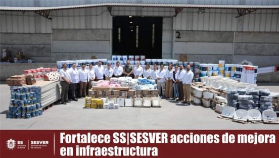 En seguimiento a la estrategia de fortalecer la infraestructura en salud, consolidando una mayor calidad en la atención de las familias, la Secretaría de Salud y Servicios de Salud de Veracruz, a través de la Dirección Administrativa, realizó la entrega de insumos y materiales a Hospitales y Jurisdicciones Sanitarias del Estado.