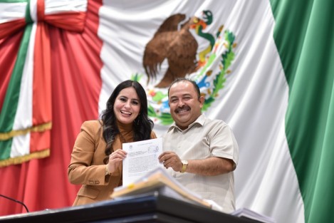 El diputado Juan Enrique Santos Mendoza presentó al Pleno de la LXVI Legislatura una iniciativa de Decreto que reforma la Ley de Salud del estado de Veracruz para establecer, de acuerdo con la disponibilidad presupuestal de los municipios, la creación de los Consejos Municipales de Prevención de Accidentes, en demarcaciones con más de 70 mil habitantes.
