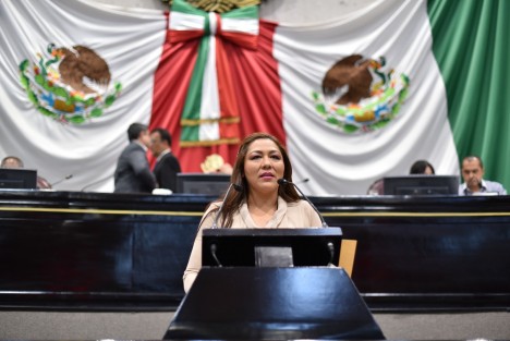 Expone Perla Romero Rodríguez la alta concentración de residuos sólidos urbanos y los efectos adversos que genera la incineración de basura a cielo abierto.