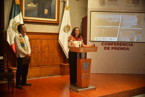 En conferencia de prensa del gobernador Cuitláhuac García Jiménez en compañía de la titular de Protección Civil, Guadalupe Osorno, se anunció los distintos operativos para estas vacaciones de verano.

