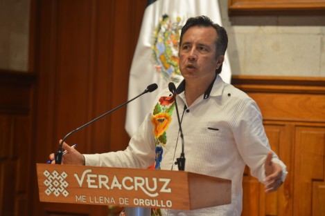 El gobernador Cuitláhuac García Jiménez, informó que ante la suspicacia de que alguien haya entrado al área de controles del sistema que controla el elevador del hospital infantil de Veracruz, fueron colocadas cámaras de videovigilancia para evitar cualquier posibilidad de boicot.

