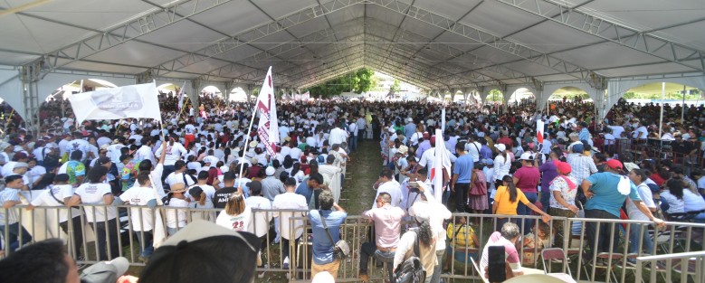 Cientos de simpatizantes de Claudia Sheinbaun en el sur del estado, se congregaron en Catemaco para atender su asamblea informativa en su camino por la Defensa de la Cuarta Transformación