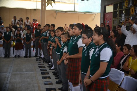 Tal cual ocurrió en la Escuela Primaria Juan Escutia de esta capital veracruzana, donde 51 estudiantes concluyeron su ciclo en este nivel, el cual despidieron con una  ceremonia de graduación peculiar, con la temática de los premios Oscar. Sin duda, cada uno realizando el mejor papel en la película de su vida. ¡Felicidades!