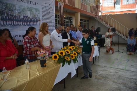 Tal cual ocurrió en la Escuela Primaria Juan Escutia de esta capital veracruzana, donde 51 estudiantes concluyeron su ciclo en este nivel, el cual despidieron con una  ceremonia de graduación peculiar, con la temática de los premios Oscar. Sin duda, cada uno realizando el mejor papel en la película de su vida. ¡Felicidades!