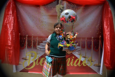 Una felicitación especial desde este espacio a la talentosa Valeria Guadalupe, amiga y colaboradora ocasional de este medio, quien seguramente continuará con mucho éxito el siguiente paso en su formación académica. Un abrazo extensivo a su familia, de todos en Multigráfica. 