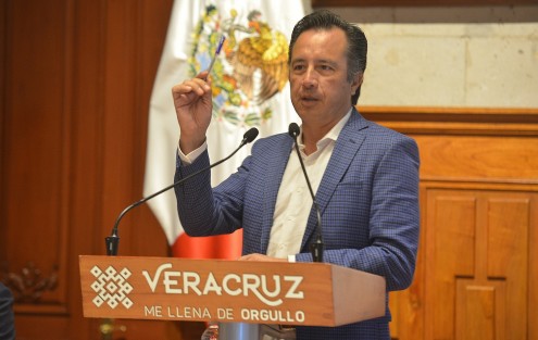 El gobernador, Cuitláhuac García Jiménez este lunes, acompañado del secretario de Finanzas y Planeación José Luis Lima Franco, informó que este  día llega a las arcas estatales 487 millones 773 mil 993 mil pesos del Fondo de Estabilización de los Ingresos de las Entidades Federativas (FEIEF), y que por ser de libre disposición, los municipios podrán aplicarlos de acuerdo a sus necesidades más imperiosas. 