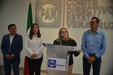 La consejera del PAN, Ana Ledezma, reprochó que aún hay detenidos por el delito de ultrajes a la autoridad a pesar de que este haya sido modificado.
