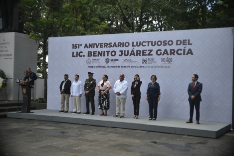 El secretario de Gobierno, Eric Cisneros, presidió la ceremonia conmemorativa por el 151 aniversario luctuoso de Benito Juárez. Al evento asistió la presidenta del Poder Judicial, Lisbeth Jiménez y la titular de Oficina de Gobierno, Waltraud Martínez.