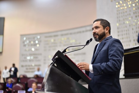 El diputado Jaime Enrique de la Garza Martínez presentó una iniciativa, con la finalidad que las personas jubiladas, pensionadas y mayores de 65 años de edad gocen del subsidio del 50 por ciento por el pago de licencias para conducir tipo B, C y D.