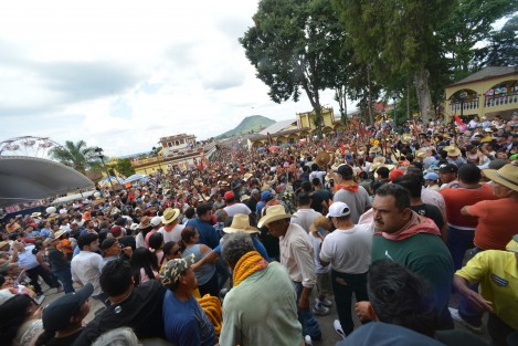 Unas 10 mil personas habrían participado en la tradicional colocación del arco en la fachada de la parroquia de Santa María Magdalena, como parte de las fiestas patronales del Pueblo Mágico de Xico que se desarrollan durante todo el mes, teniendo como día cumbre el 22 de julio. 