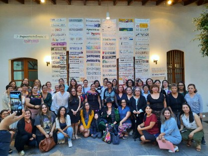 La tarde de este jueves,  en la Galería de Arte Contemporáneo de Xalapa se inauguró  la exposición En todos los puntos del bordado, versos del poema Errata de la autora veracruzana Nicté Toxqui, en 123 piezas textiles bordadas e intervenidas con diversas técnica; creadas por 127 personas de 11 municipios veracruzanos.