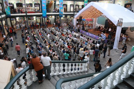 El Instituto Veracruzano de la Cultura inauguró la tarde de este viernes 21 de julio la 33ª Feria Nacional del Libro Infantil y Juvenil, que tendrá lugar a partir de hoy y hasta el domingo 30 de julio en el Colegio Preparatorio de Xalapa. 