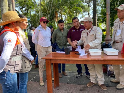 Con una estrategia que involucra a ciudadanos, autoridades y organizaciones, el gobernador Cuitláhuac García Jiménez encabezó hoy el primer Tequio contra el dengue, acción que fue replicada en los 212 municipios como una iniciativa destinada a prevenir las enfermedades por vectores.