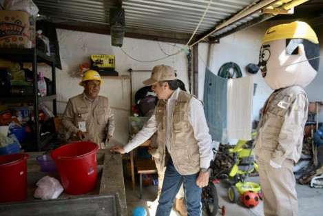 Con una estrategia que involucra a ciudadanos, autoridades y organizaciones, el gobernador Cuitláhuac García Jiménez encabezó hoy el primer Tequio contra el dengue, acción que fue replicada en los 212 municipios como una iniciativa destinada a prevenir las enfermedades por vectores.