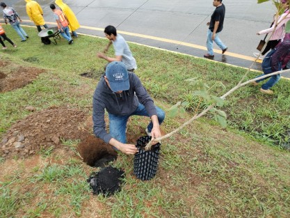 Xalapeños dieron cuenta a través de redes sociales de su participación en la Jornada de Reforestación convocada por el Ayuntamiento de Xalapa este domingo, en varios puntos a lo largo de la Av. Lázaro Cárdenas.