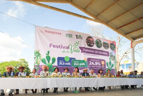 Arrancó con éxito desde Tantoyuca el programa Sembrando Vida, en el que participan productores de árboles frutales y maderables que restituyen con esta actividad áreas que fueron afectadas tanto por fenómenos naturales como por la mano del hombre.