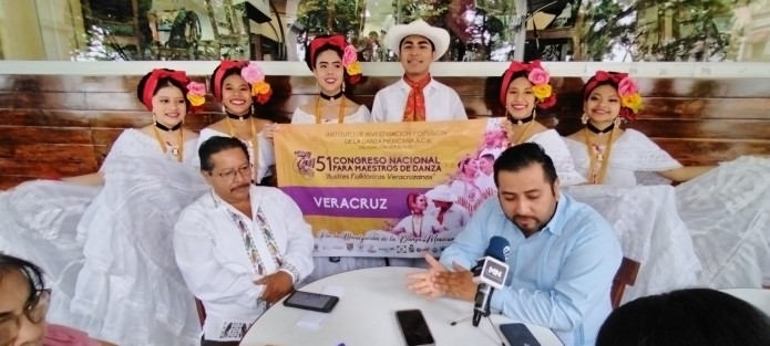 Profesores del Instituto de Investigación y Difusión de la Danza Mexicana invitaron al 51 Congreso Nacional para Maestros de Danza, del 29 de julio al 5 de agosto en Veracruz Puerto.

