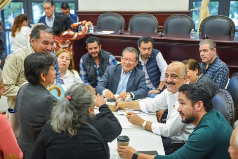  Como cada inicio de semana, funcionariado encabezado por el presidente municipal Ricardo Ahued Bardahuil realizó una jornada de audiencias ciudadanas con la finalidad de fortalecer la política pública de cercanía y de puertas abiertas de esta Administración. 

