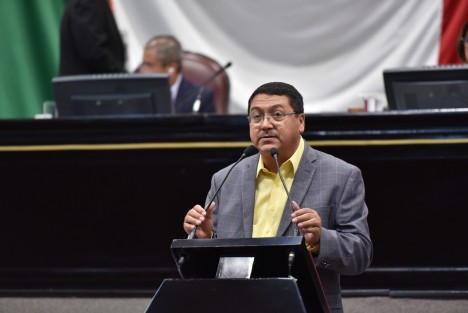 El legislador Ramón Díaz Ávila presentó al Pleno del Congreso una iniciativa con proyecto de decreto que reforma diversas disposiciones de la Ley Estatal de Protección Ambiental con la que se busca dar garantía de protección a las comunidades biológicas que conforman los biomas veracruzanos y que se justificaría en la conservación de la diversidad biológica, la provisión de servicios ecosistémicos, la salvaguarda de especies en peligro de extinción, responsabilidad intergeneracional y promoción de la participación ciudadana. 