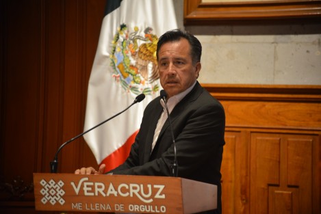 Por la quema de 16 vehículos particulares en Tantoyuca, corresponderá a los afectados interponer la denuncia contra integrantes de Frente Nacional de Lucha por el Socialismo (FNLS). Y la FGE obligada a investigar, dar con los responsables y ponerlos ante un juez, según el tipo de delito configurado, aseveró el gobernador Cuitláhuac García.