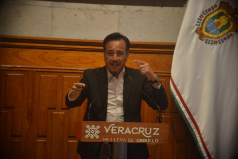  El gobernador Cuitláhuac García Jiménez informó que hay una sola línea de investigación sobre el asesinato de la excandidata a la presidencia municipal de Poza Rica, Zayma Zoraya Zamora García. 