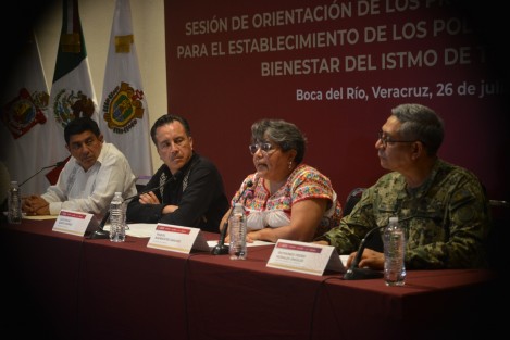 El gobernador Cuitláhuac García Jiménez acompañado por la titular de la Secretaría de Economía, Raquel Buenrostro Sánchez; el gobernador de Oaxaca, Salomón Jara Cruz y el Vicealmirante Raymundo Pedro Morales, dieron a conocer los procedimientos licitatorios para el establecimiento de los Polos de Desarrollo para el Bienestar del Istmo de Tehuantepec. 