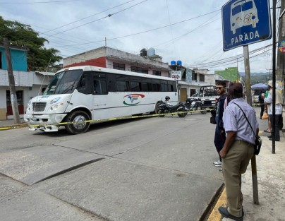  Al lugar llegaron elementos de la Secretaría de Seguridad Pública, quienes acordonaron la zona en espera la llegada de personal de Servicios Periciales, para levantar el cuerpo.