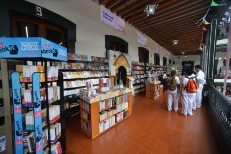 Hasta el fin de semana continuará la 33 Feria Nacional del Libro Infantil y Juvenil de Xalapa. Entre talleres y ofertas de libro los visitantes tienen muchas opciones para divertirse. 
