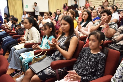 Escuchar a las niñas, niños y adolescentes es fundamental para seguir avanzando como sociedad, pues tenemos mucho que aprender sobre cómo ven el mundo y las necesidades que detectan, aseguró el presidente municipal Ricardo Ahued Bardahuil, durante la cuarta Sesión Extraordinaria del Sistema Municipal de Protección Integral de Niñas, Niños y Adolescentes (Sipinna). 