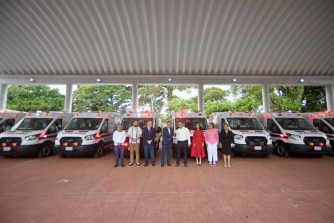Con el objetivo de seguir invirtiendo en la infraestructura y equipamiento de Salud en el estado, esta mañana en Banderilla el Estado de Veracruz recibió del gobierno del Presidente Andrés Manuel López Obrador, 22 ambulancias y 521 apoyos funcionales para población vulnerable. 