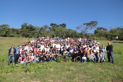 Este sábado  con el equipo de SEGOB, personal del ayuntamiento de Coatepec y varias familias de ambos municipios se llevó a cabo la  jornada de reforestación con 300 árboles cerca del libramiento Xalapa-Coatepec. 