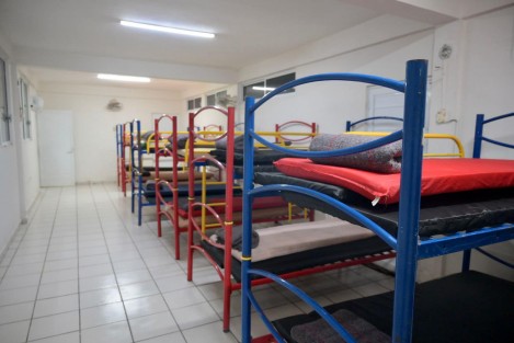 En trabajo conjunto,el DIF Estatal y el ayuntamiento de Minatitlán habilitaron dos albergues provisionales que recibirán a la población afectada por la lluvia intensa en ese municipio.  