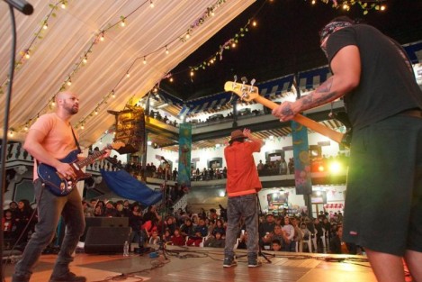 La 33ª Feria Nacional del Libro Infantil y Juvenil, organizada por el Instituto  Veracruzano de Cultura cerró de manera inmejorable con el rock para niños y niñas de Yucatán a Go Go, que puso a las y los visitantes a cantar con Abuela zombie, Niño mutante y Abuelo luchador.  