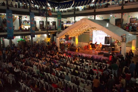 La 33ª Feria Nacional del Libro Infantil y Juvenil, organizada por el Instituto  Veracruzano de Cultura cerró de manera inmejorable con el rock para niños y niñas de Yucatán a Go Go, que puso a las y los visitantes a cantar con Abuela zombie, Niño mutante y Abuelo luchador.  