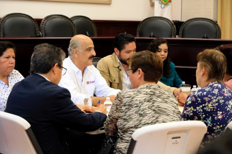 Como parte de la política de puertas abiertas y cercanía de esta Administración, el presidente municipal Ricardo Ahued Bardahuil encabezó una jornada de audiencias ciudadanas dedicada a solucionar problemáticas sociales y recibir solicitudes de obra pública. 