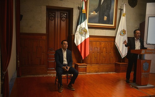 El gobernador Cuitláhuac García Jiménez dio a conocer que la deuda total heredada en el Gobierno de Veracruz pasó de 87 mil 207 millones en el año 2018, a 66 mil 904 millones en 2023, lo que significa una reducción de 20 mil 303 millones de pesos. Lo anterior, según el jefe del Ejecutivo, representa algo así como el 23% de la deuda total.