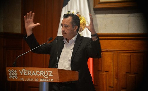 El Gobierno de Veracruz está dejando las garantías para que regrese el equipo de primera división al estado, aseguró el gobernador Cuitláhuac García Jiménez al reafirmar que el estadio Luis Pirata Fuente es de los veracruzanos, desmintiendo así las declaraciones de Fidel Kuri Grajales.  